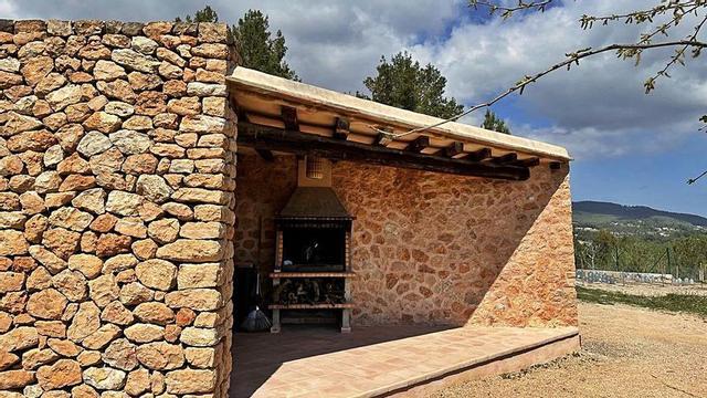 La piedra natural puede aplicarse en exterior e interior. | SERVICIOS Y MANTENIMIENTO