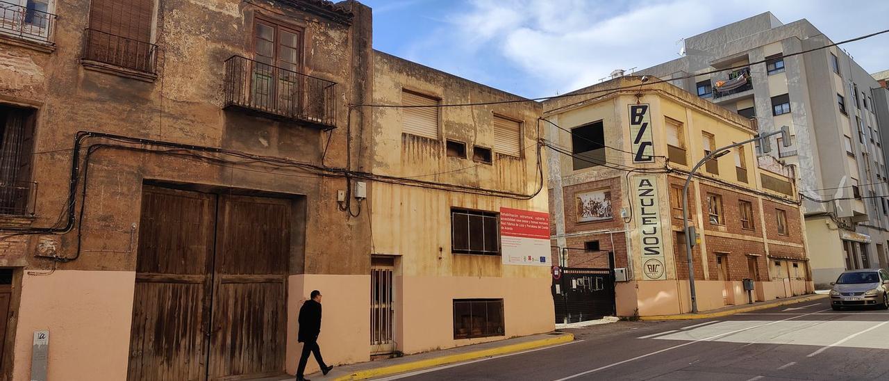 El Ayuntamiento licita las obras de rehabilitación de la fachada principal y cubierta de la zona fundacional de la Real Fábrica de Loza y Porcelana del Conde de Aranda.