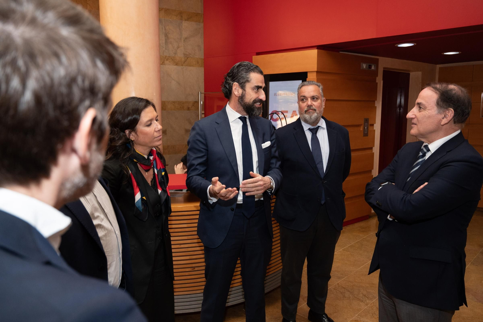 De izquierda a derecha: Isabel Morillo, directora de El Correo de Andalucía, Iñaki Ortega, director general LLYC Madrid; Raúl Rico, gerente El Correo de Andalucía, Javier González de Lara, presidente de CEA.