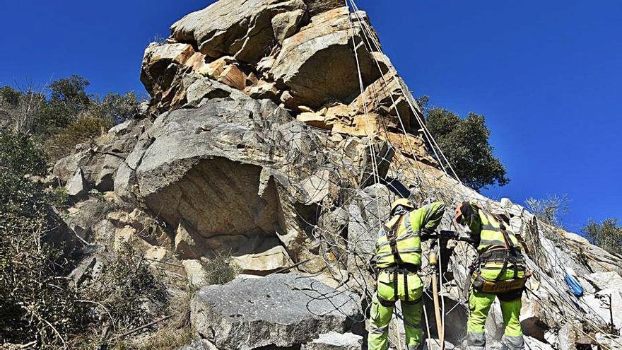 Les roques estabilitzades per evitar despreniments.