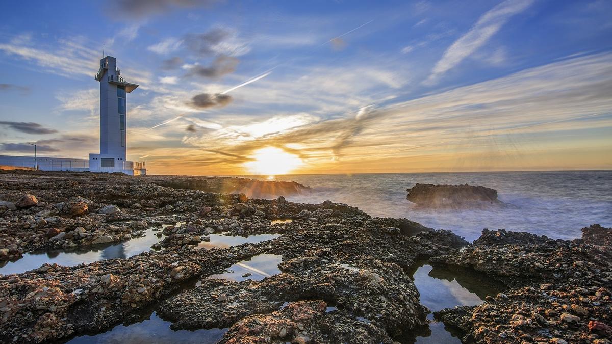 Bellas playas, rutas teatralizadas y gastronomía se unen a un rico patrimonio conformando una completa oferta turística.