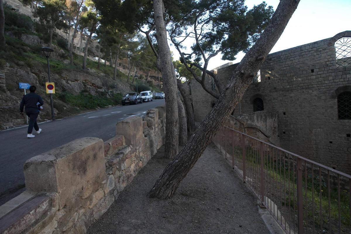 Lateral que se prevé mejorar y salida de emergencia del Teatro Romano.