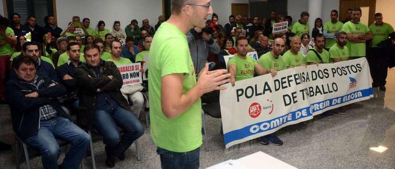 Una protesta del comité de empresa de Elnosa a favor de su continuidad. // Rafa Vázquez