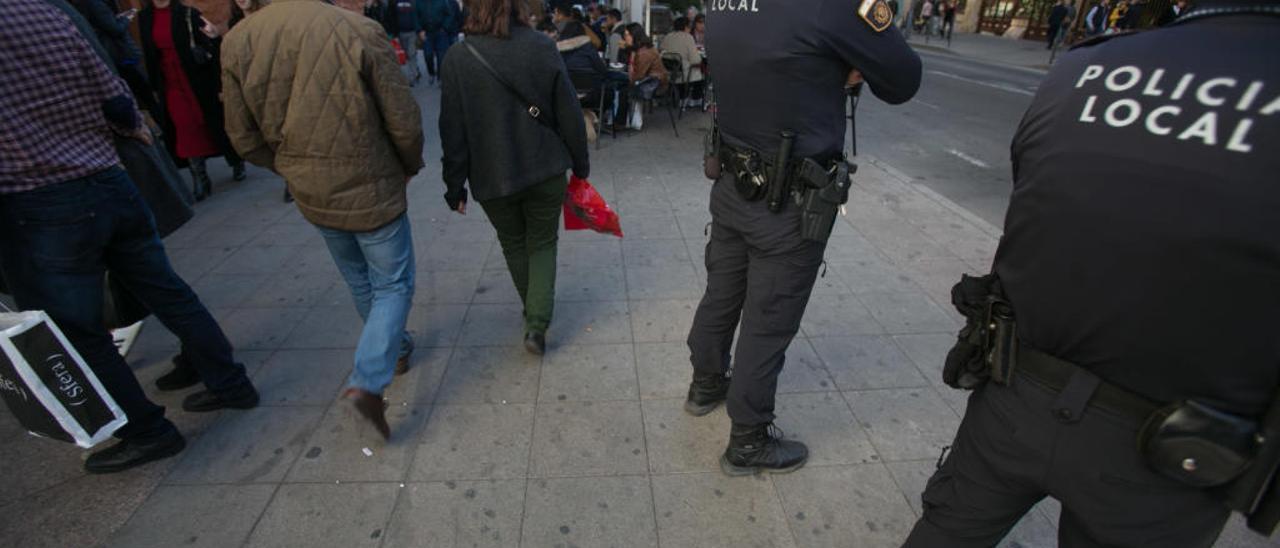 Una operación policial en la Avenida de Maissonave de Alicante.