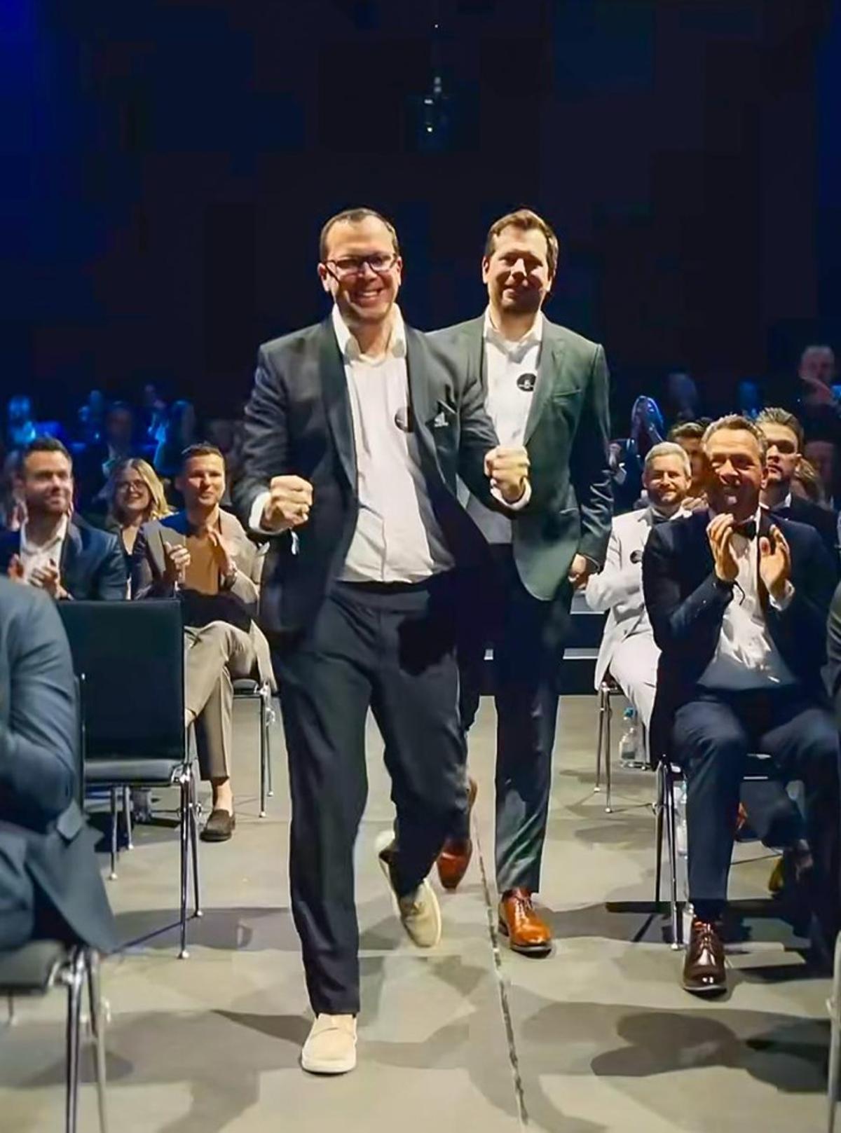 Benjamin und Julian Dau kurz nach der Verkündung.