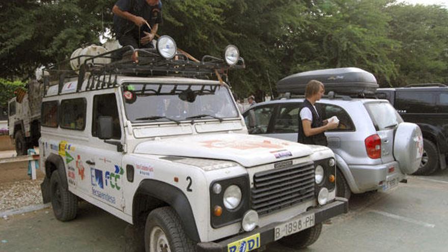 Los cooperantes de la Caravana Solidaria ultiman los preparativos para salir en dirección a Senegal