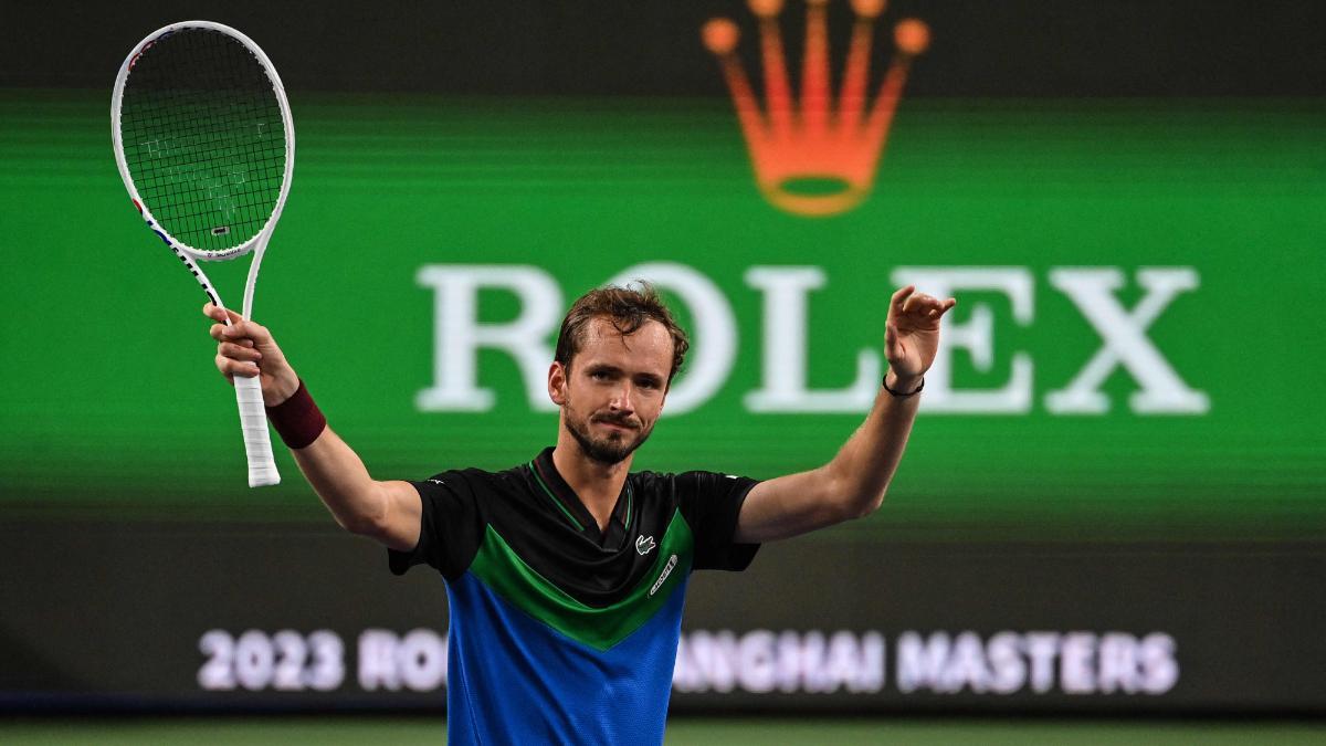 Medvedev venció sin problemas a Garín en segunda ronda de Shánghai