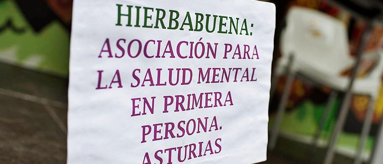 Un cartel de Hierbabuena durante una pasada actividad anterior a la pandemia. | Mara VIllamuza