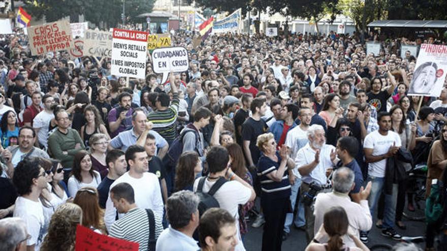 Miles de «indignados» reclaman un cambio político y social en Valencia