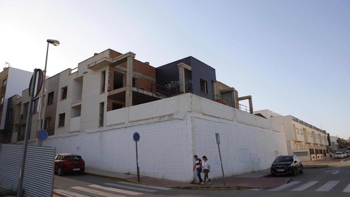 Edificio sin terminar vendido por la Sareb.