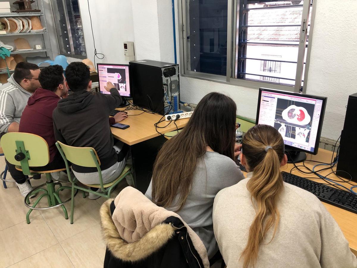 Grado Superior de Radioterapia y Dosimetría.