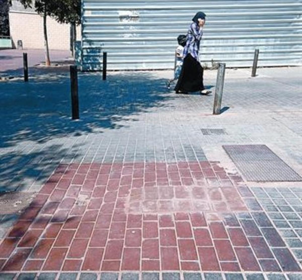 Desapareguts 8 Indret d’on l’Ajuntament de Badalona ha retirat una font i alguns bancs, ahir.