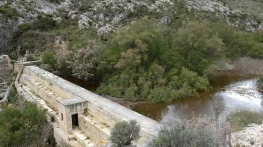 Embalses de Elda y Elche, ubicados en diferentes puntos del río Vinalopó y que en este temporal se han llenado por completo.