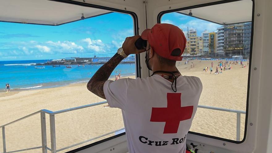 Julio arranca en las playas con más servicios de socorrismo de Cruz Roja