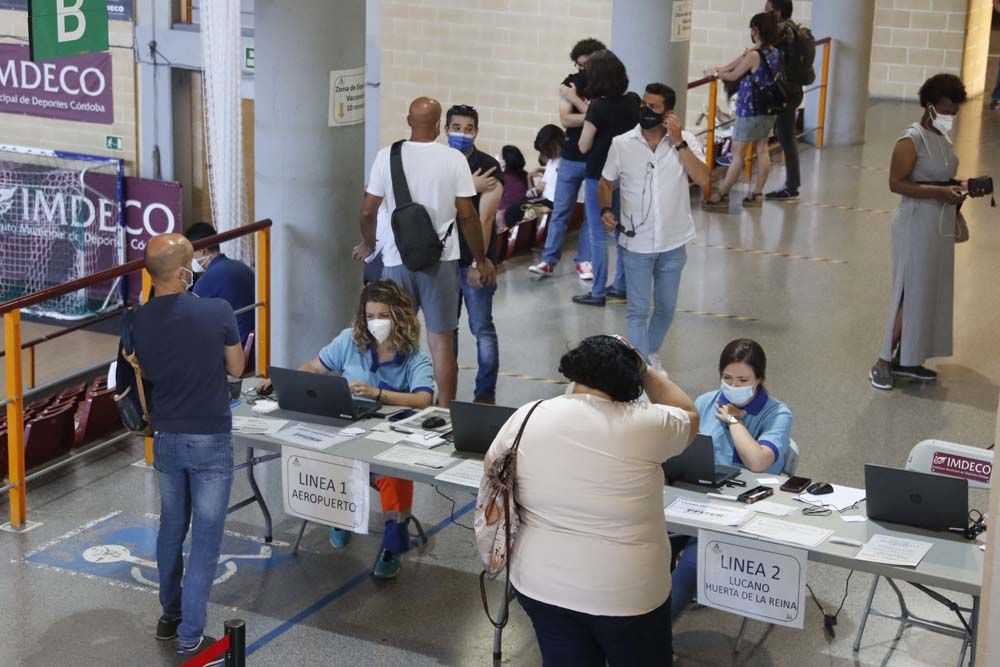 Comienza la vacunación covid en el pabellón de Vista Alegre