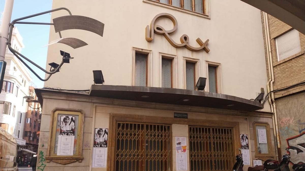 La fachada del cine Rex, este miércoles por la mañana.