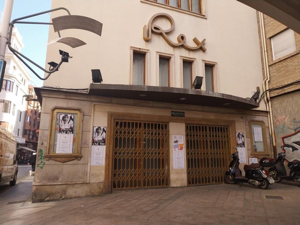 La fachada del cine Rex