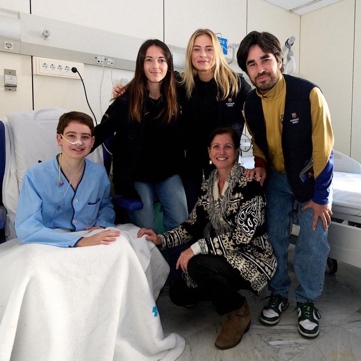 Aitana Bonmatí en una de las visitas a un Hospital.