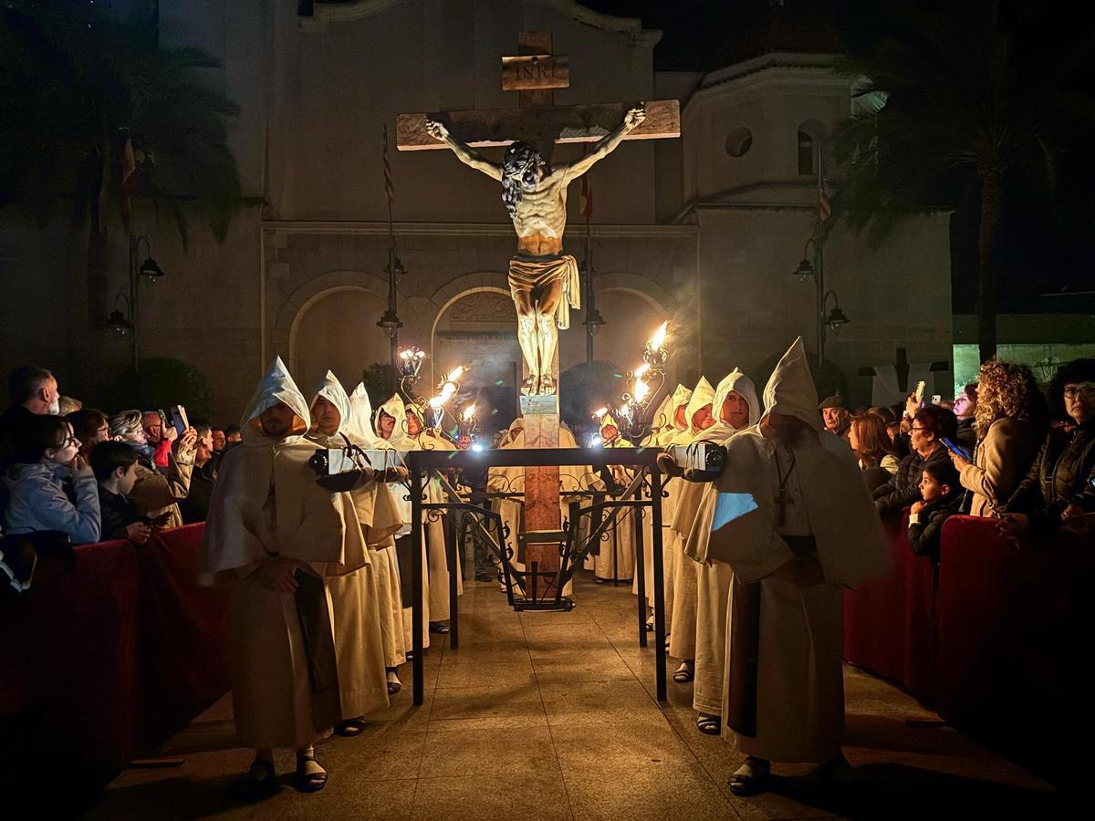 Un momento de la Procesión de Penitencia de Crevillent celebrada este martes.