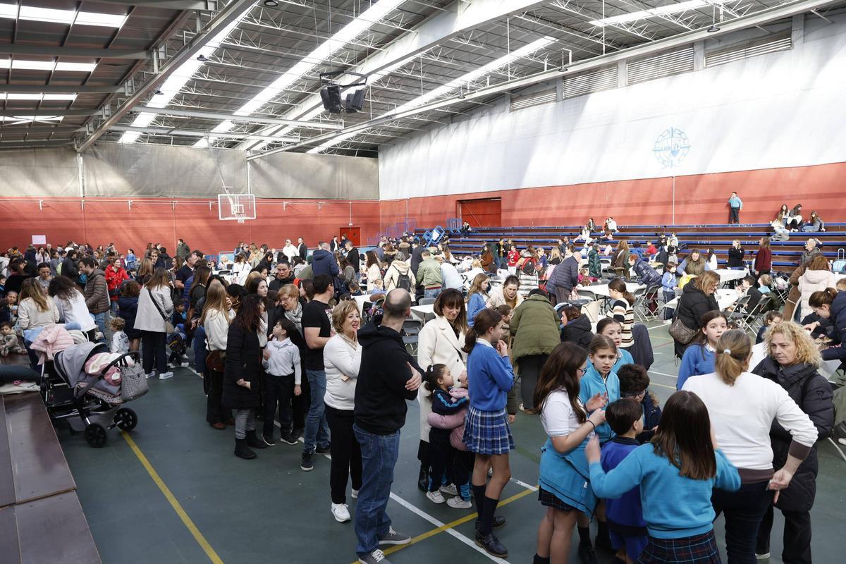 Participantes en la merienda solidaria del Colegio Inmaculada, en 2025.