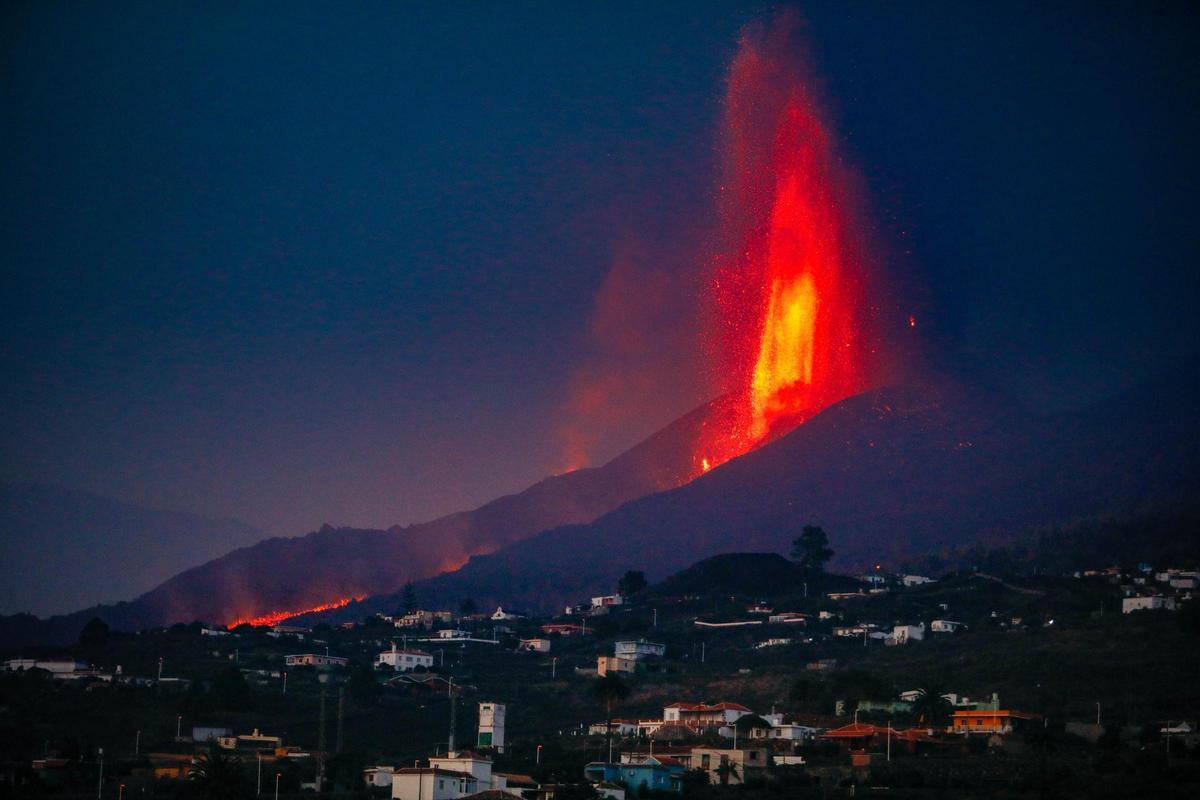 El volcán Tajogaite en pleno proceso eruptivo en 2021.