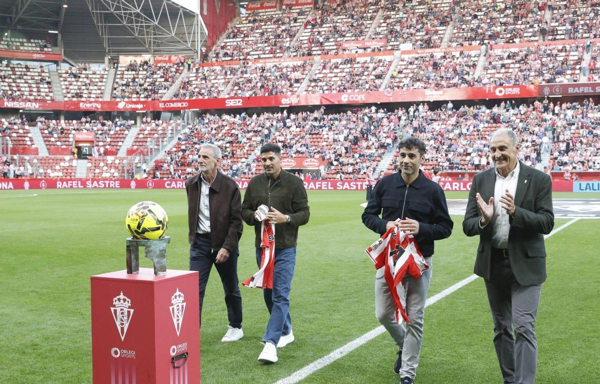 Por la izquierda, Manolo Jiménez, Carlos Carmona, Rafel Sastre y Joaquín Alonso, en el homenaje. | ÁNGEL GONZÁLEZ
