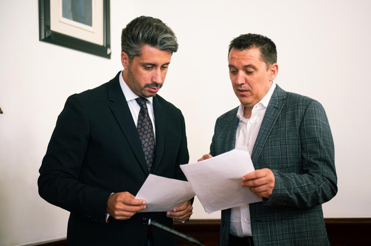 Luis Yeray Gutiérrez y Adolfo Cordobés, alcalde y concejal del Ayuntamiento de La Laguna