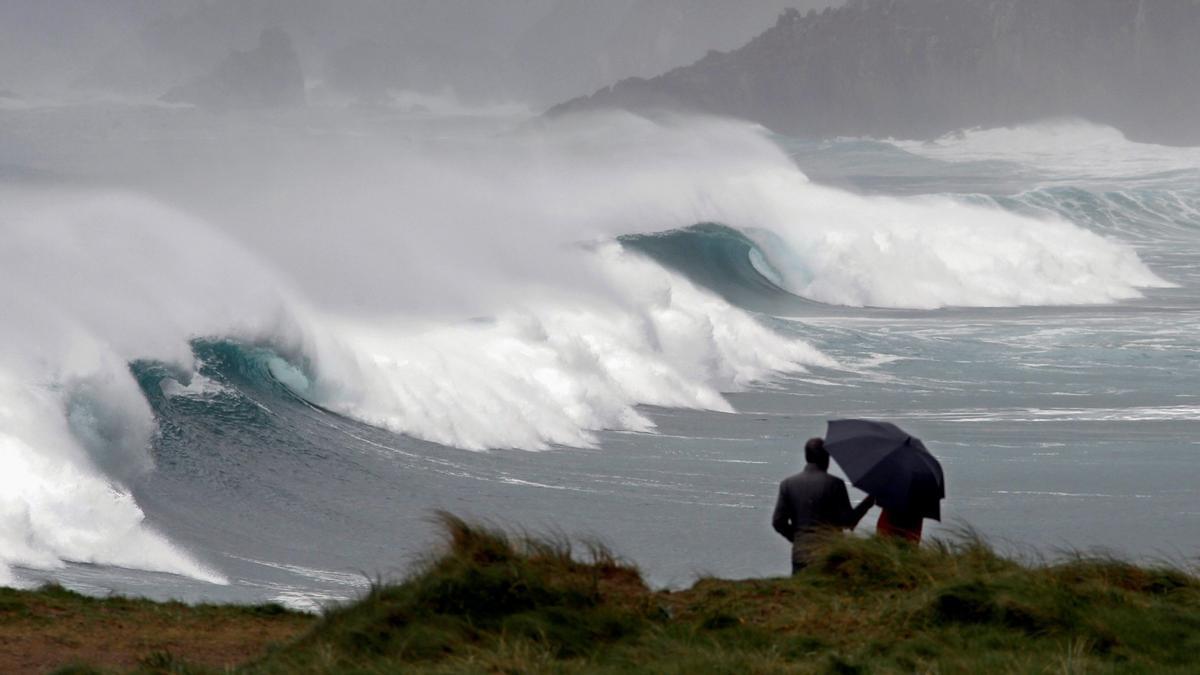 Alerta naranja en el mar por oleaje y amarilla en tierra por los fuertes vientos y lluvias que trae la borrasca Barra.