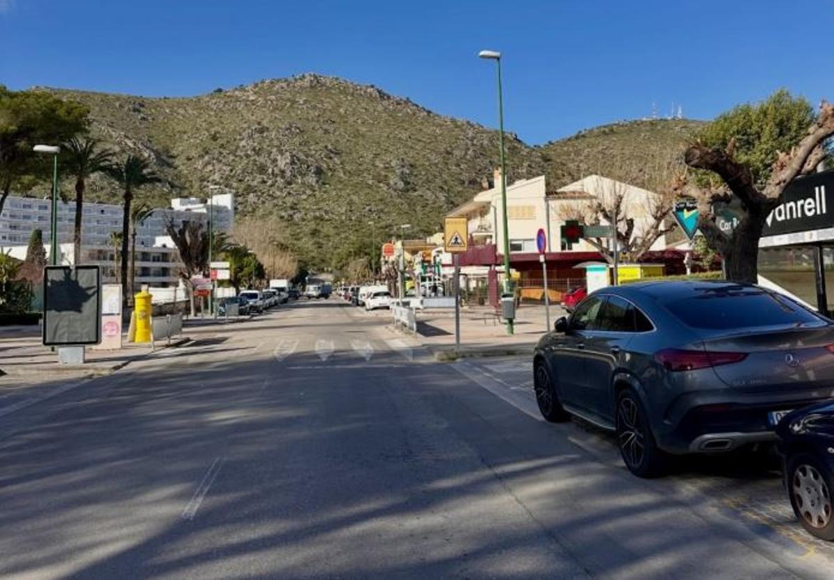 Imagen de la Avinguda Pere Mas i Reus del Port d'Alcúdia.