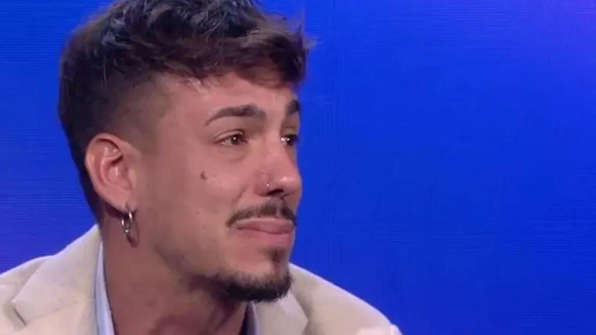 Luitingo se rompe en un vídeo tras la ruptura con la ex de Kiko rivera: "El dolor llama a tu puerta"
