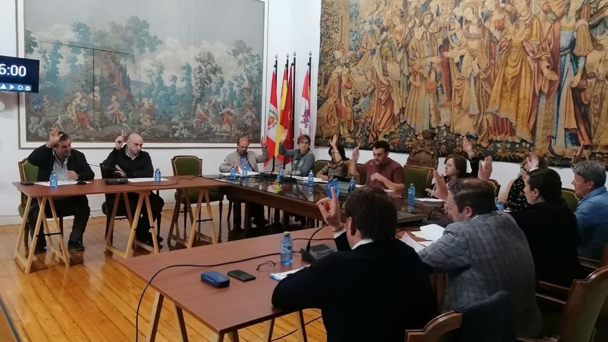 Los concejales del Ayuntamiento de Toro, en una sesión plenaria. | M. J. C.