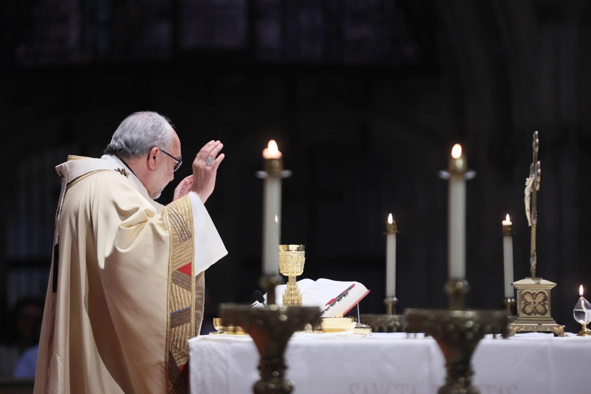 Así fue la misa del Corpus Christi en la catedral de Oviedo.