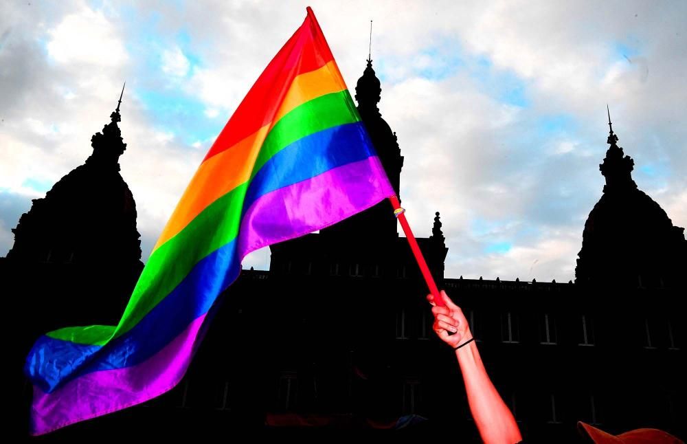 Banderas arcoiris engalanan A Coruña