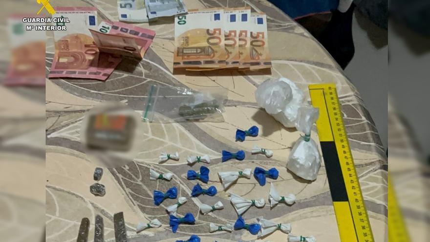 La Guardia Civil desarticula en Pilar de la Horadada un punto de venta de cocaína y hachís