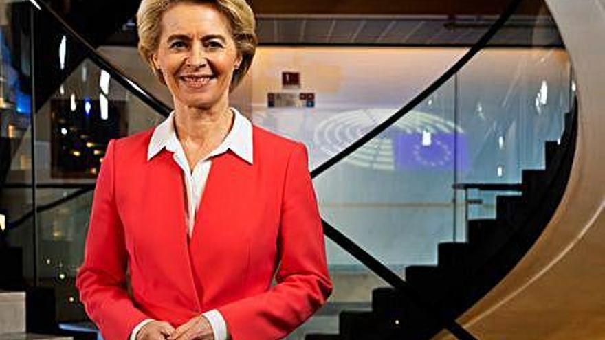 Ursula von der Leyen substitueix Jean Claude Juncker al capdavant de la Comissió.