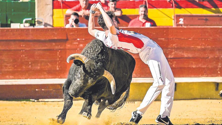 Los ‘maestros’ de la calle abren plaza a los festejos populares de las fiestas