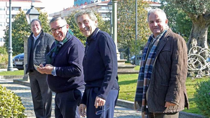 Antonio Rosendo, Ricardo Barros, Carlos Mouriño y Pedro Posada, ayer, a su llegada a la sede para celebrar el consejo. // Marta G. Brea