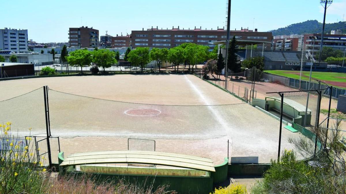 Campo de sóftbol del parque deportivo de la Torre-roja en Viladecans