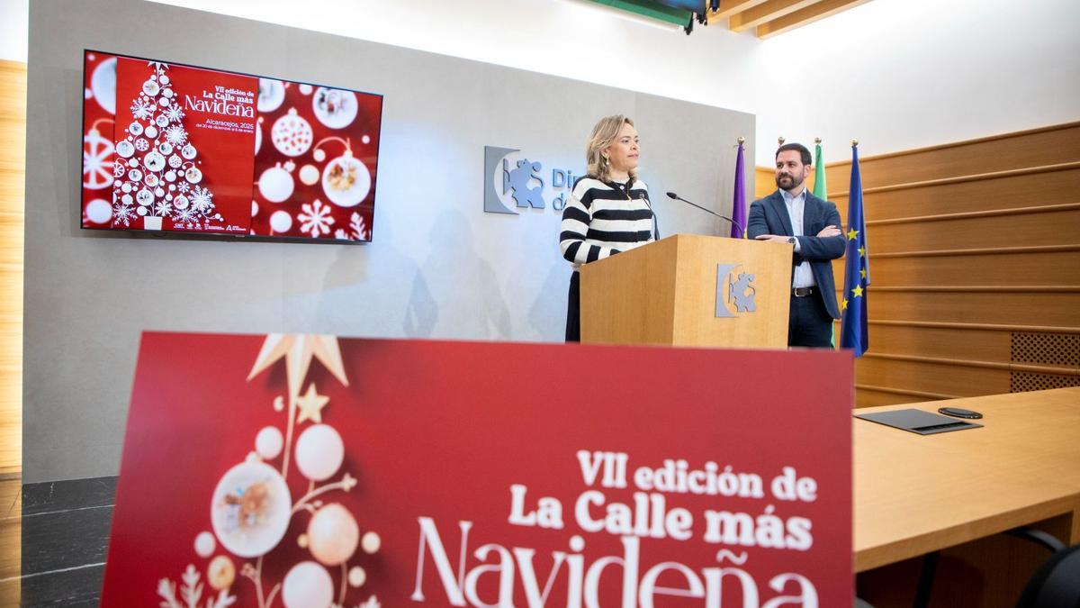 Auxiliadora Moreno y José Luis Cabrera, en la presentación de La Calle más Navideña de Alcaracejos.