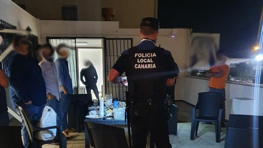 Desalojan una despedida de soltero en una azotea en El Sebadal.