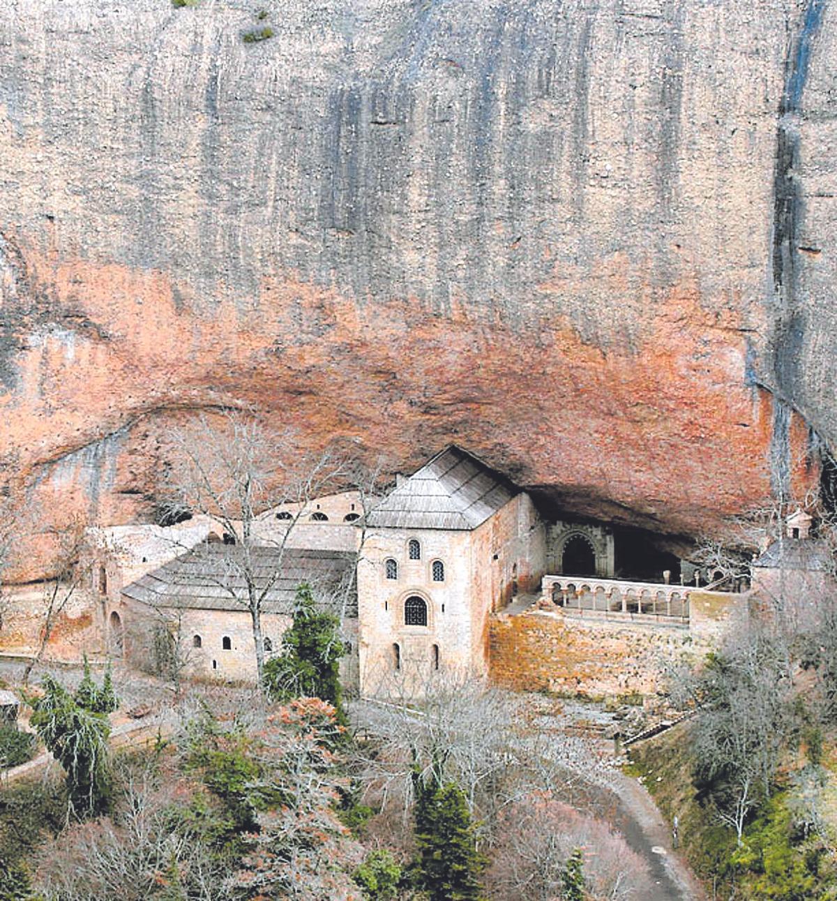 Monasterio de San Juan de la Peña, que alberga el primer documento que menciona Aragón.