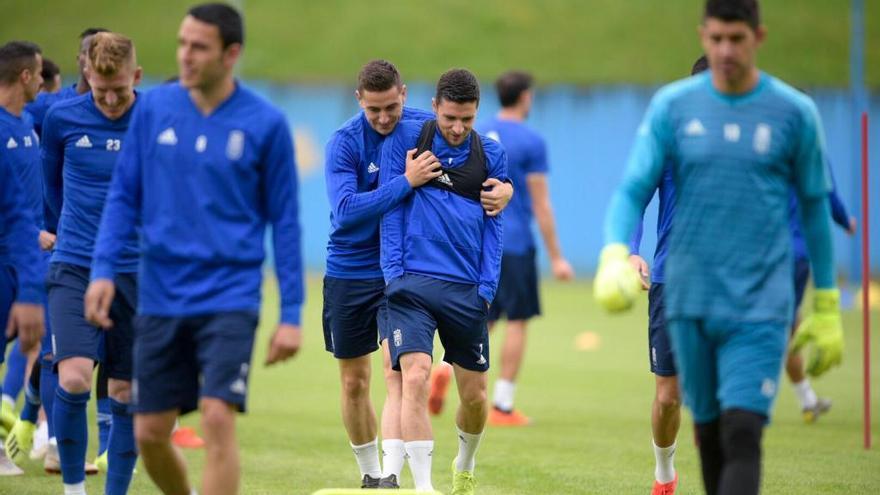 Jugadores del Oviedo en el entrenamiento de esta mañana