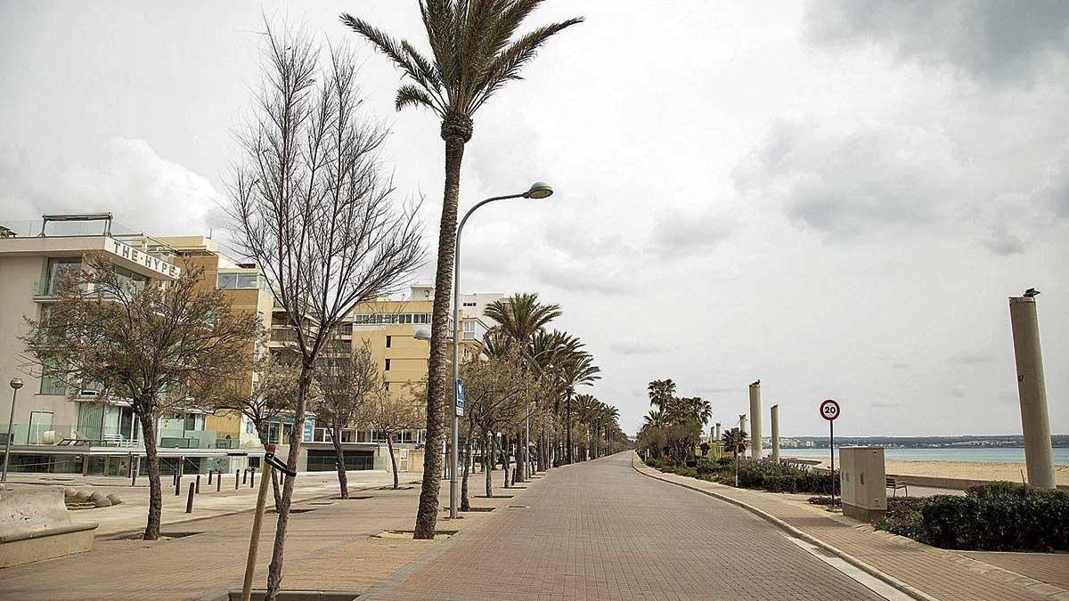 El proyecto de sustitución del alumbrado público de la primera línea de la Platja de Palma se ha quedado sin financiación.