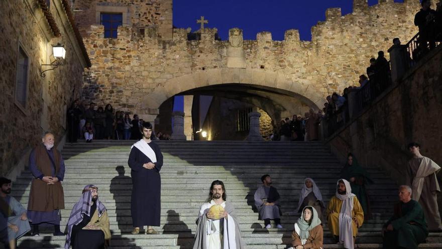 La Pasión Viviente llena Cáceres y abre su Semana Santa: 