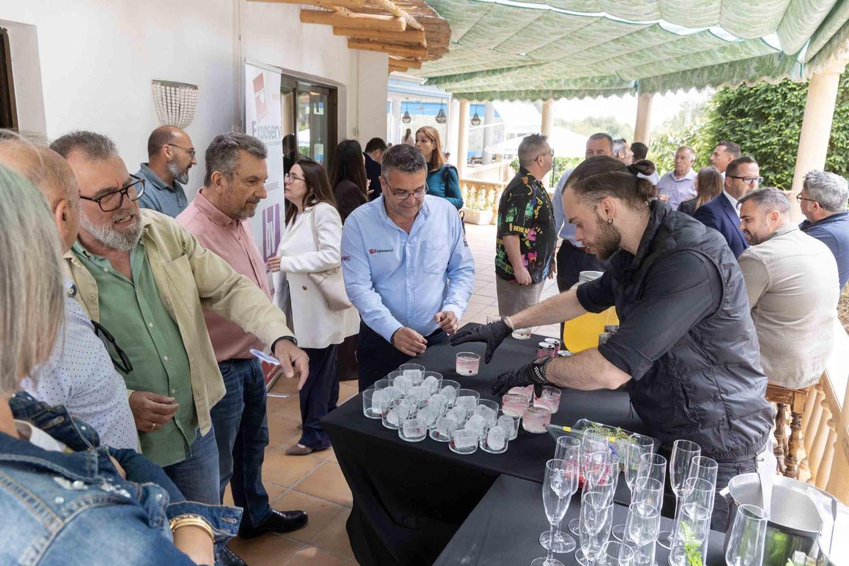 Ca’Vins amb Brases de la Nucía cierra la semana de Menjars de la Terra en las Marinas con un arroz meloso de pato, nísperos de Callosa y piñones como gran protagonista