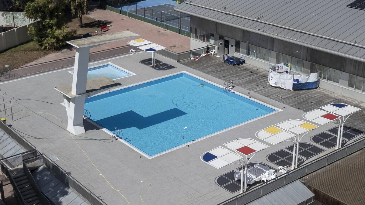 La piscina de Natzaret cerrada por la plaga de aves