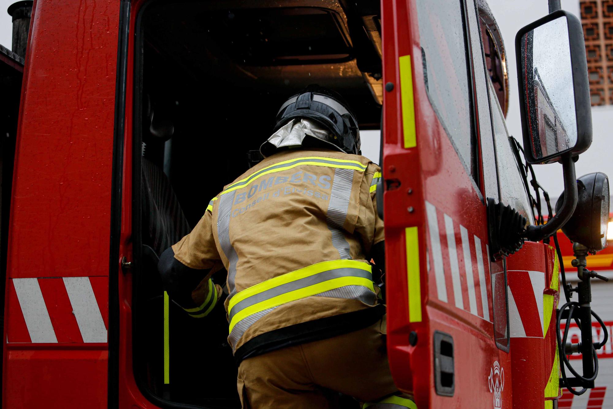 Alarma por un incendio en la cocina de un piso en Ibiza