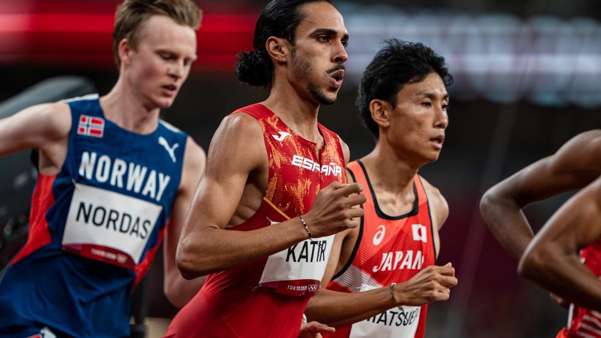 El español Mohamed El Katir participa en la final de 5.000 metros.