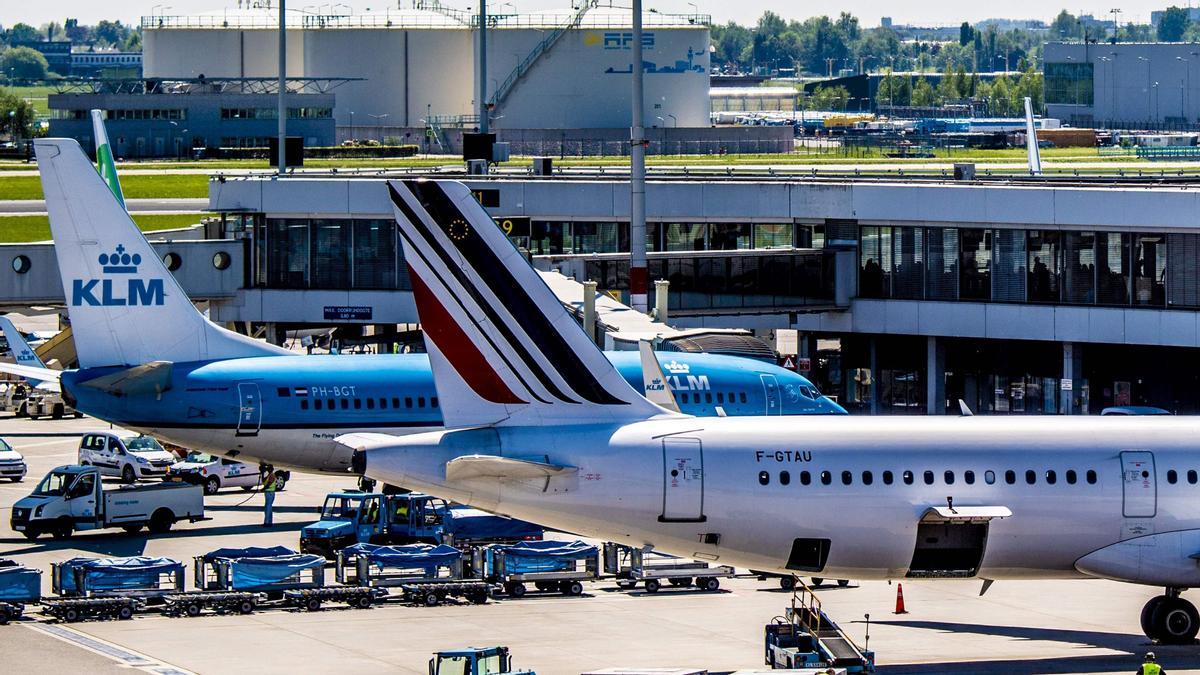 Un avión de la compañía KLM en el aeropuerto de Schipol