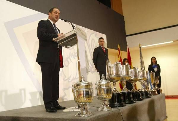 Entrega de las insignias de oro a los abonados veteranos del Real Zaragoza